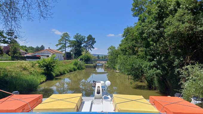 Passage de l'écluse de Pont-de-Vaux